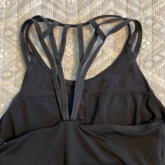 Fabletics High Neck Tank Outfit - Picture 4 of 9